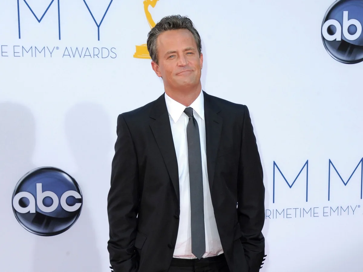 La hermana de Matthew Perry reveló cuánto gastó el actor para intentar superar su adicción