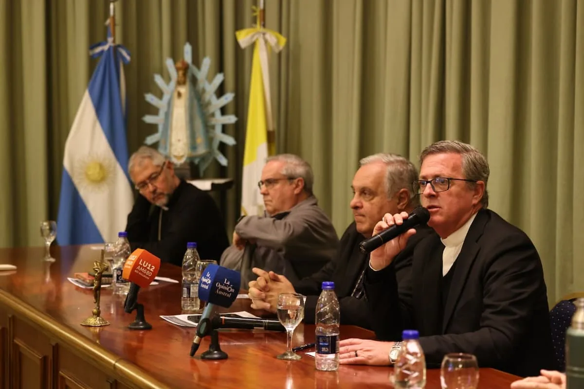La Iglesia pidió no poner al Papa en “la grieta” y advirtió que persisten diferencias con el Gobierno