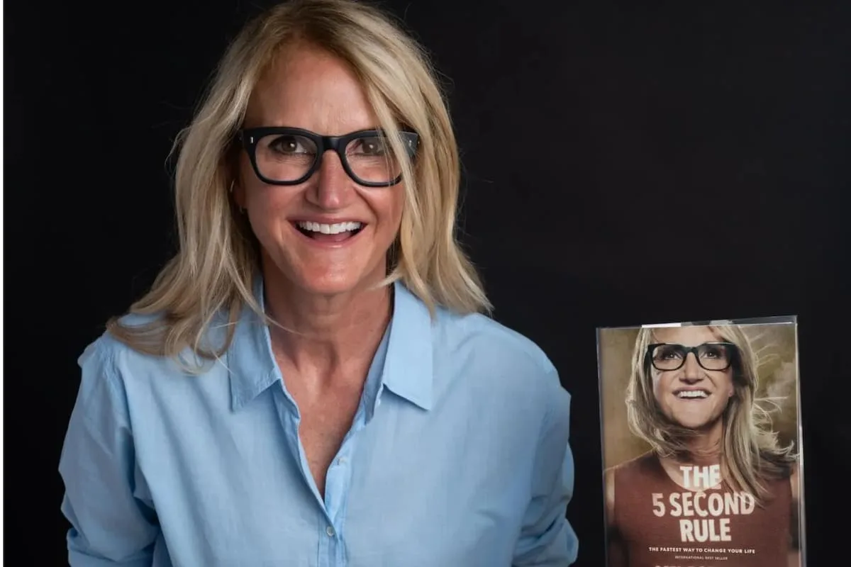 Mel Robbins, experta en desarrollo personal: "Tus padres no han ido a terapia, ni quieren"