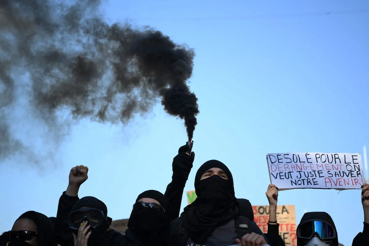 Francia: 86.000 personas marcharon y crece la tensión por la represión policial