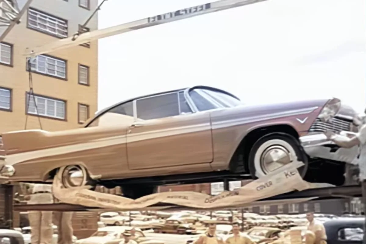 Enterraron un Plymouth en Tulsa en 1957 y al abrirlo 50 años después estaba inundado