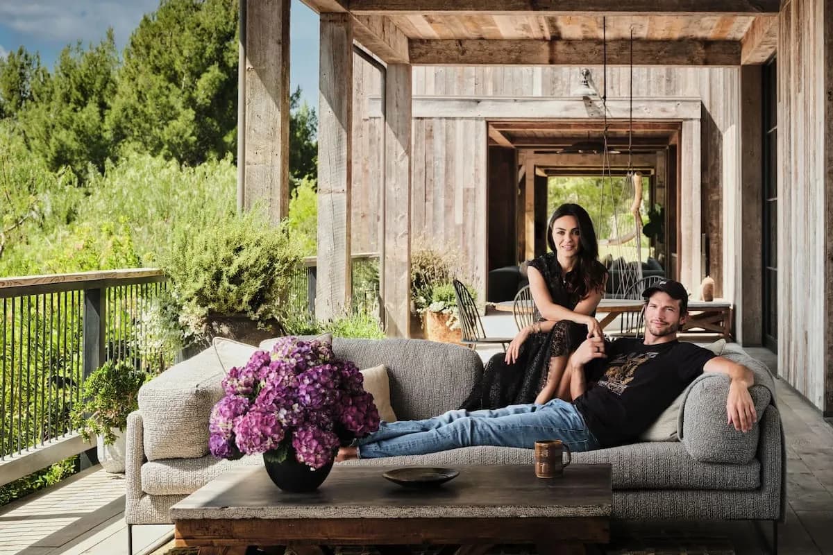 Ashton Kutcher y Mila Kunis compraron una casa de campo de 2,4 hectáreas y consiguieron que sea autosustentable en cinco años