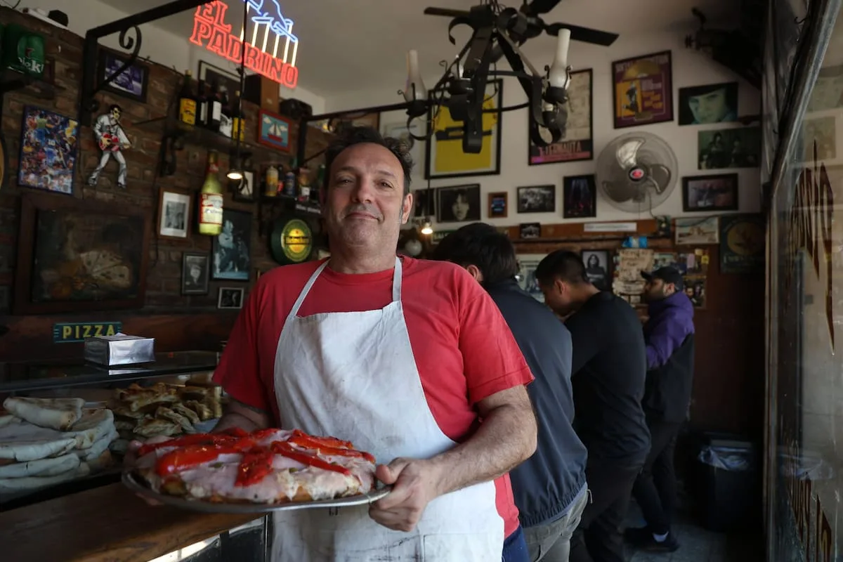 Fracasaron con una librería, pero apostaron a la pizza de molde y crearon un clásico