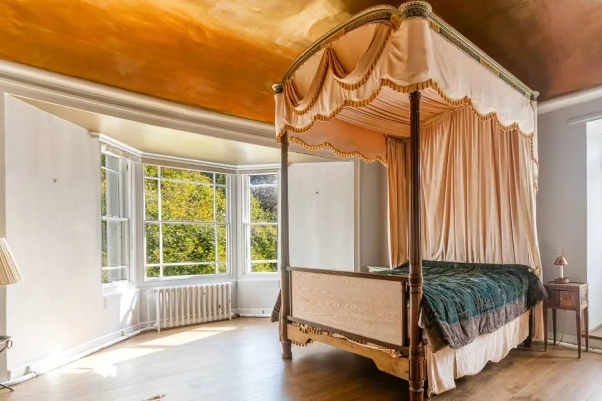 Así es la casa de un legendario integrante de los Rolling Stone que está en venta