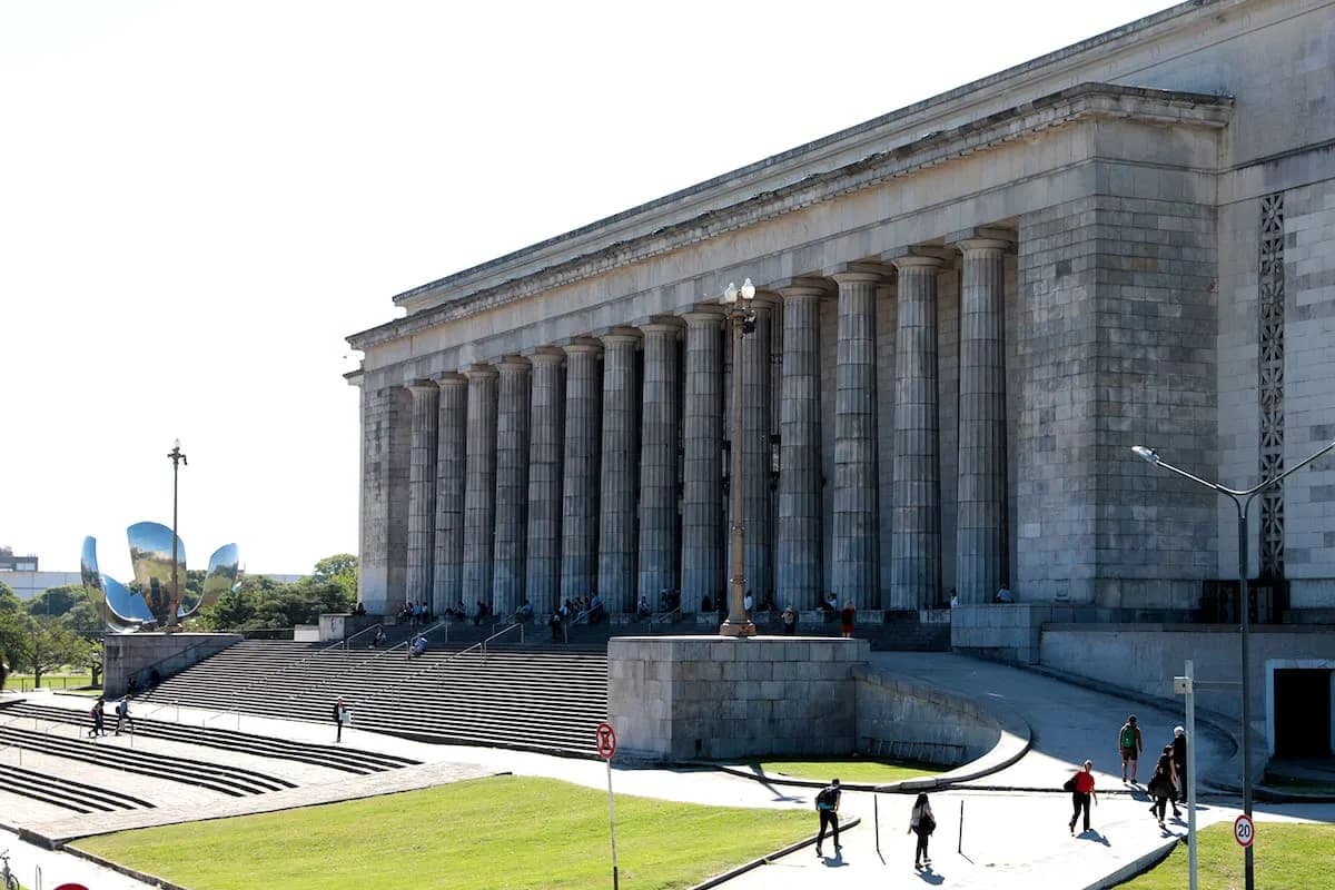 Ranking QS: la UBA se mantiene en el top 10 regional, pero el país obtuvo el balance más negativo en América Latina