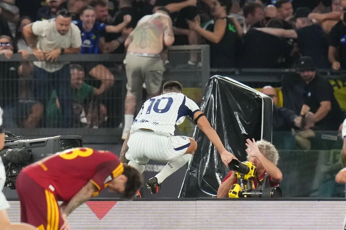 Lautaro Martínez marcó los dos goles en la remontada de Inter de Milán ante Roma por la Serie A