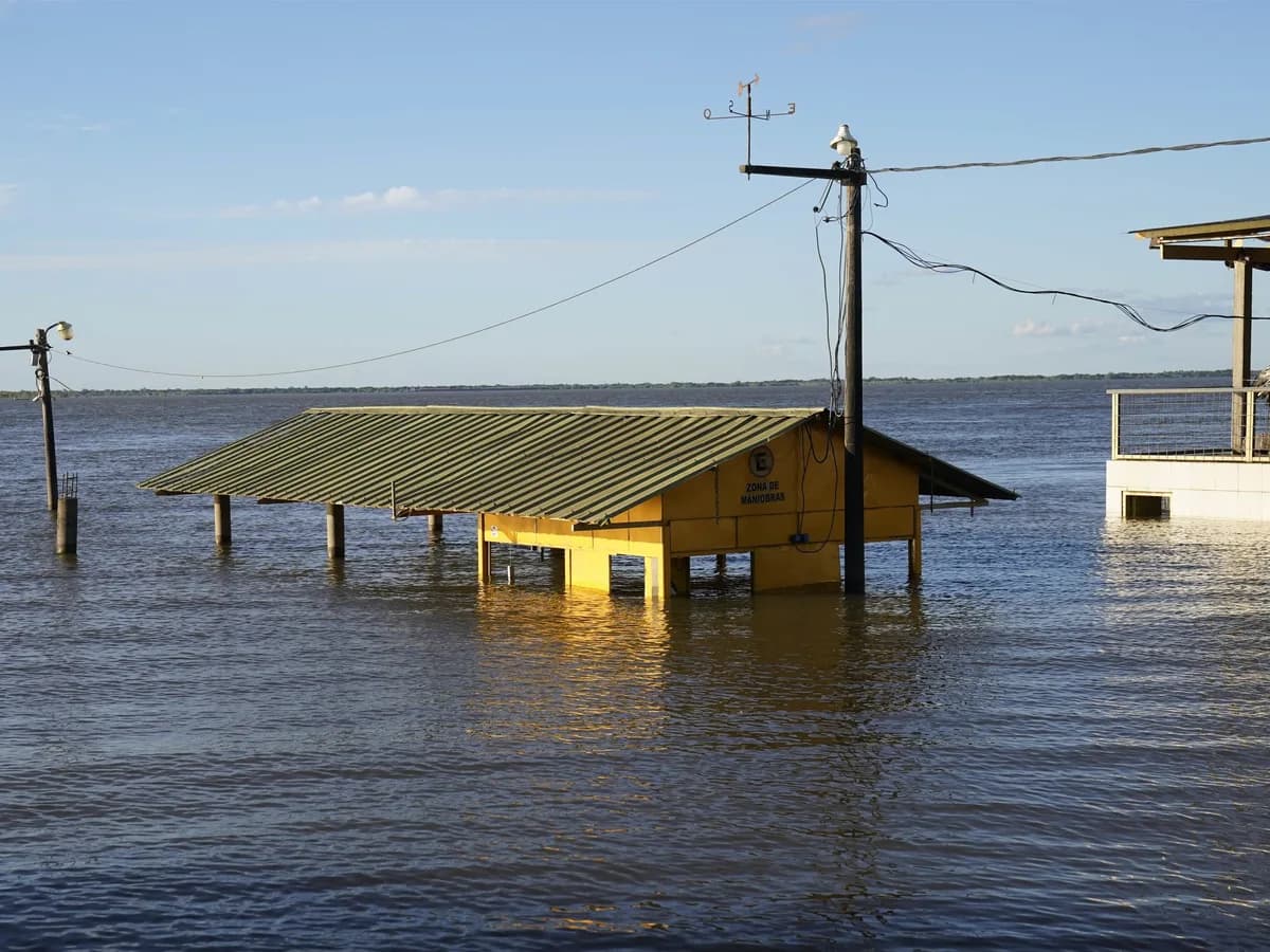 Corrientes: más de 400 evacuados por la histórica crecida del río Paraná