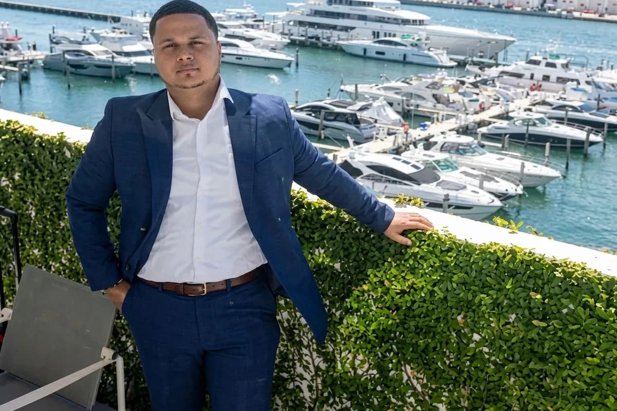 De bebé abandonado en un basurero a magnate tecnológico: la vida de Freddie Figgers