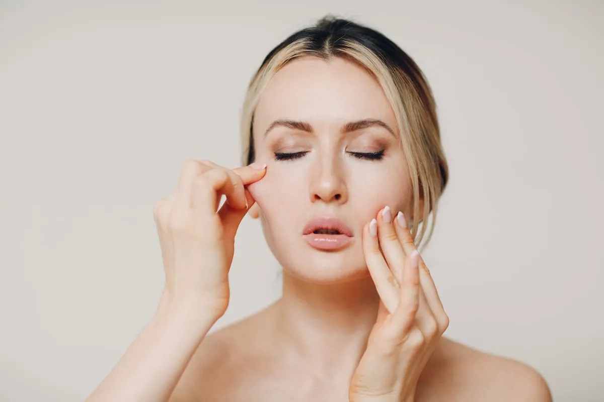 Bienestar Fest: masaje facial para sacar los signos de cansancio del rostro