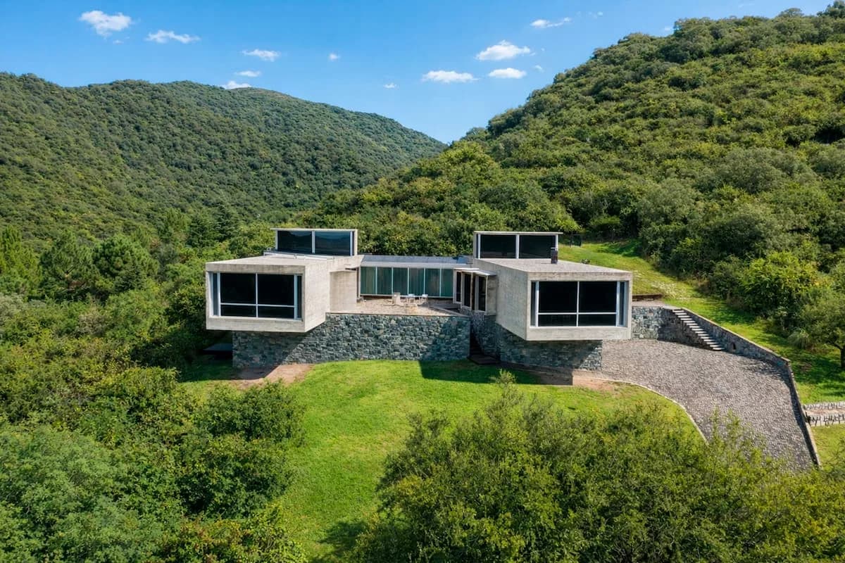 Casa Nekola, la casa que Miguel Ángel Roca diseñó en Córdoba, se vende por US$732.000