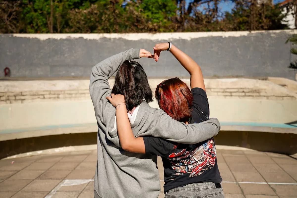 Zaira y Karen, dos hermanas de 11 y 13 años, buscan una familia que las adopte juntas
