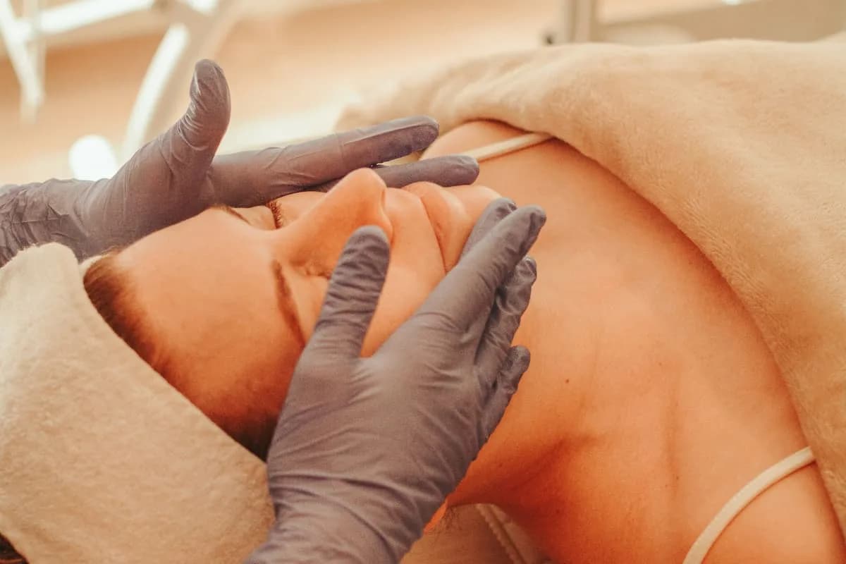 Drenaje linfático y masaje capilar: la experiencia, en primera persona, de una sesión que libera tensiones y además rejuvenece