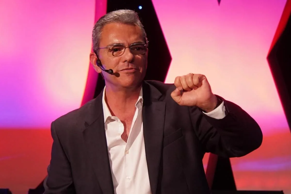 Luis Topete, experto en liderazgo: “Una frase usada por el FBI puede desarmar a una persona enojada”