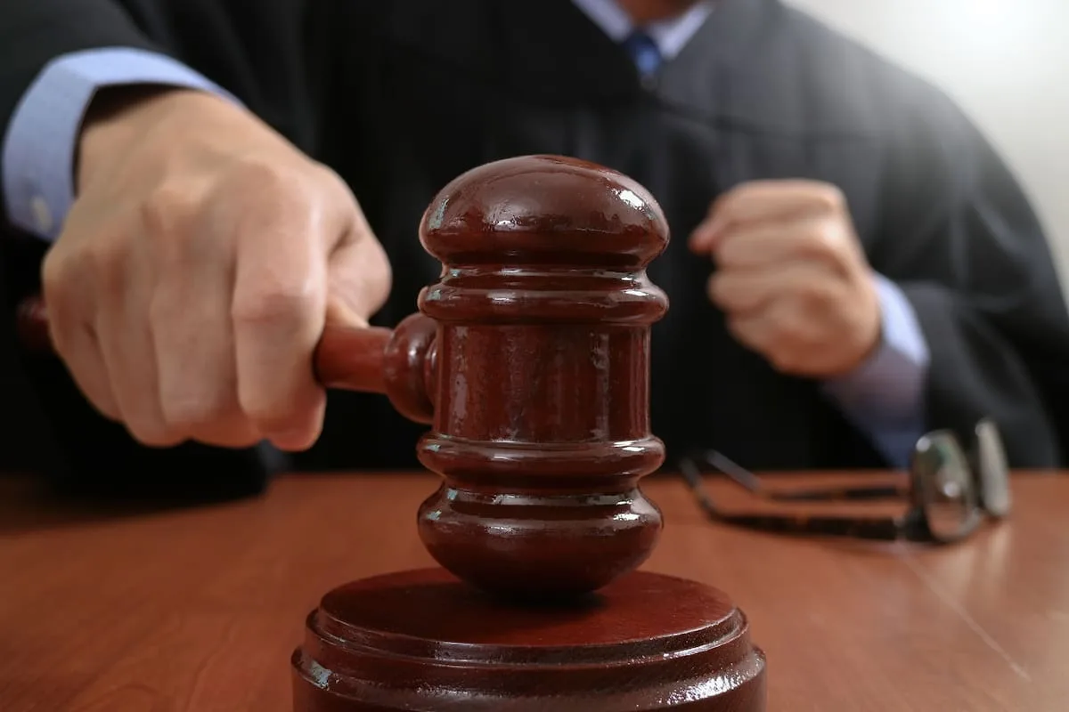 Les donó su casa a los vecinos, pero la abandonaron en un geriátrico: la Justicia les sacó la propiedad por “ingratos”