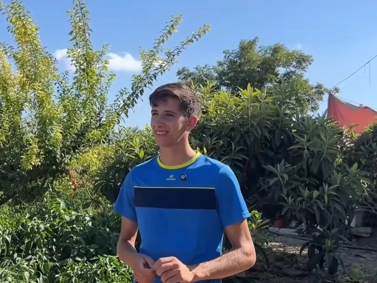 David, 19 años, empezó con una sola cabra a los 12 y ya tiene un rebaño de 200: "No estoy trabajando, es mi vida"