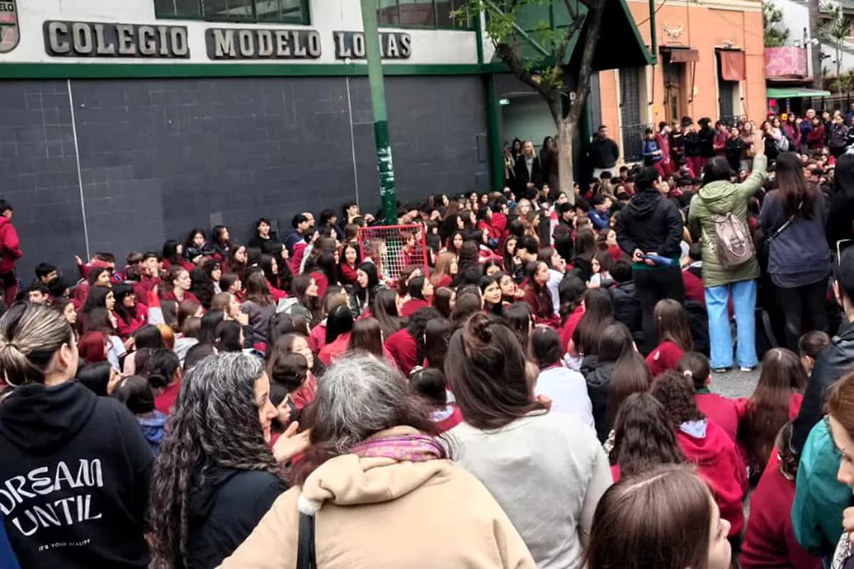Denuncian a alumnos de un colegio de Lomas de Zamora por crear imágenes sexuales de compañeras con IA