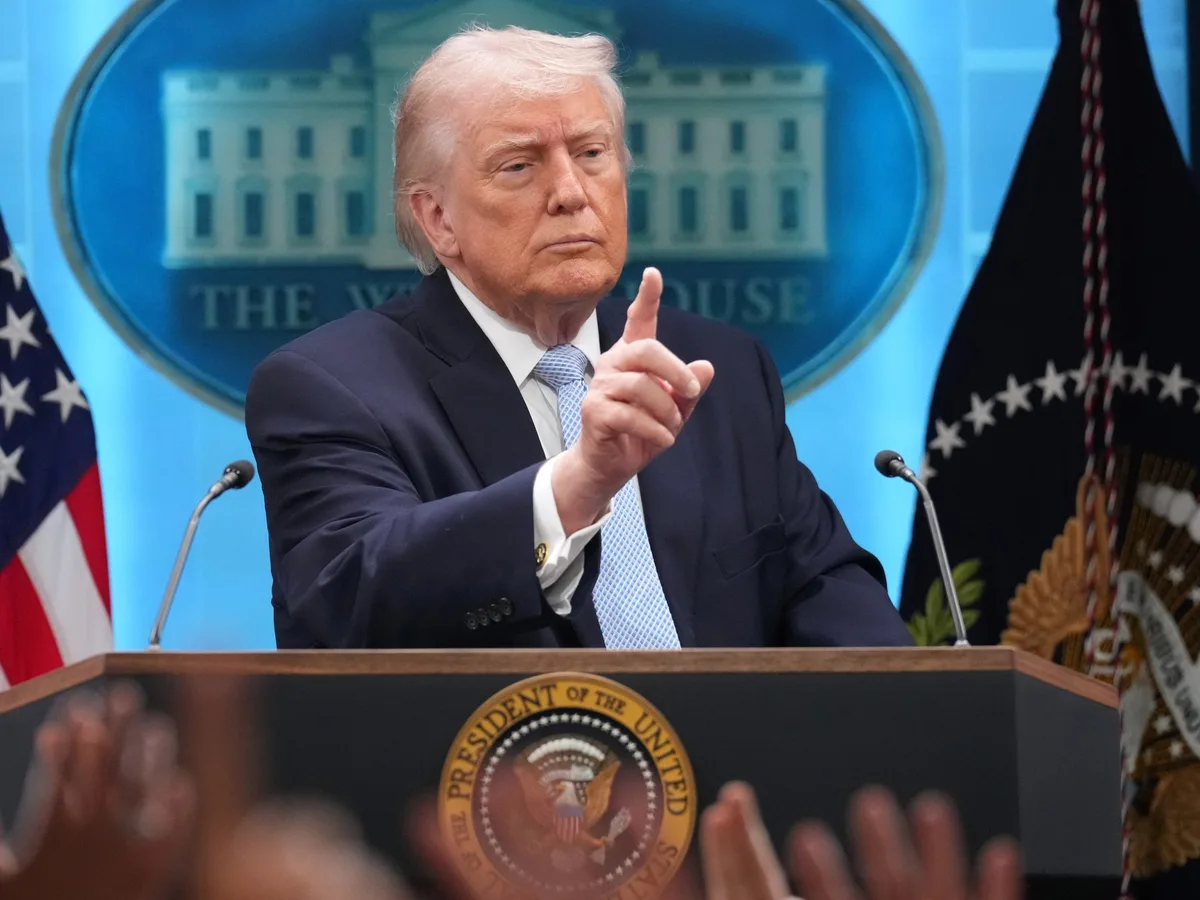 CNN, MS NOW y Politico notifican al gobierno de Trump que demandarán por negarles el acceso a la Casa Blanca