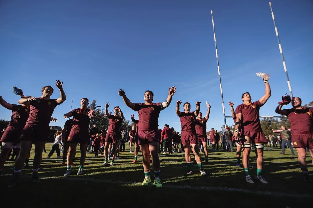 Newman venció a CASI y estira su récord: 24 triunfos en 25 fechas del Top 14