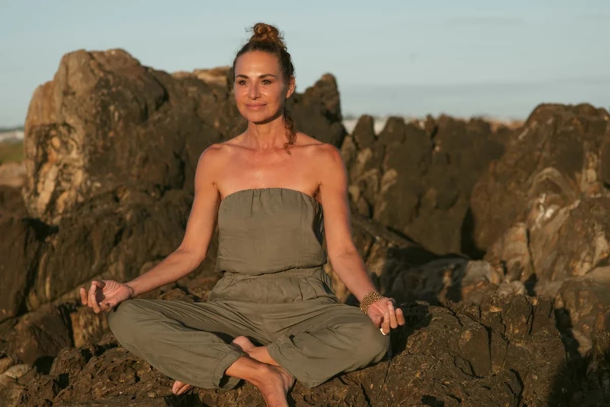 Natalia Lobo llega al Bienestar Fest con una meditación guiada en la isla Sound Healing
