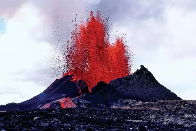 El volcán Kilauea registra fuentes de lava de hasta 150 metros en Hawái
