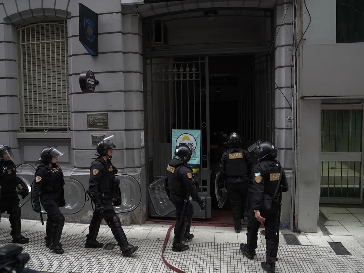 Vaciaron la alcaidía del microcentro tras la toma de rehenes: a dónde fueron los 31 presos