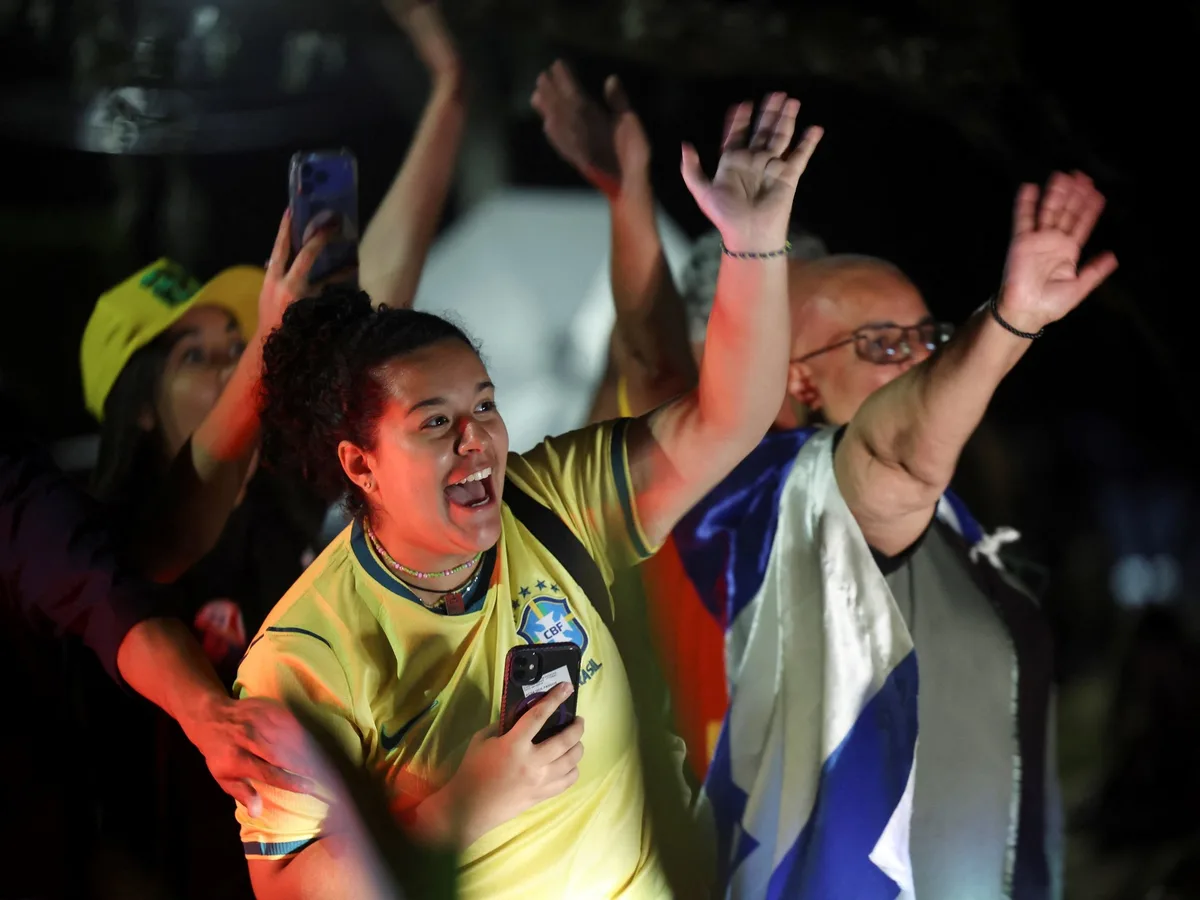Elecciones en Brasil: los mercados celebran la ventaja de Flávio Bolsonaro sobre Lula en la primera vuelta