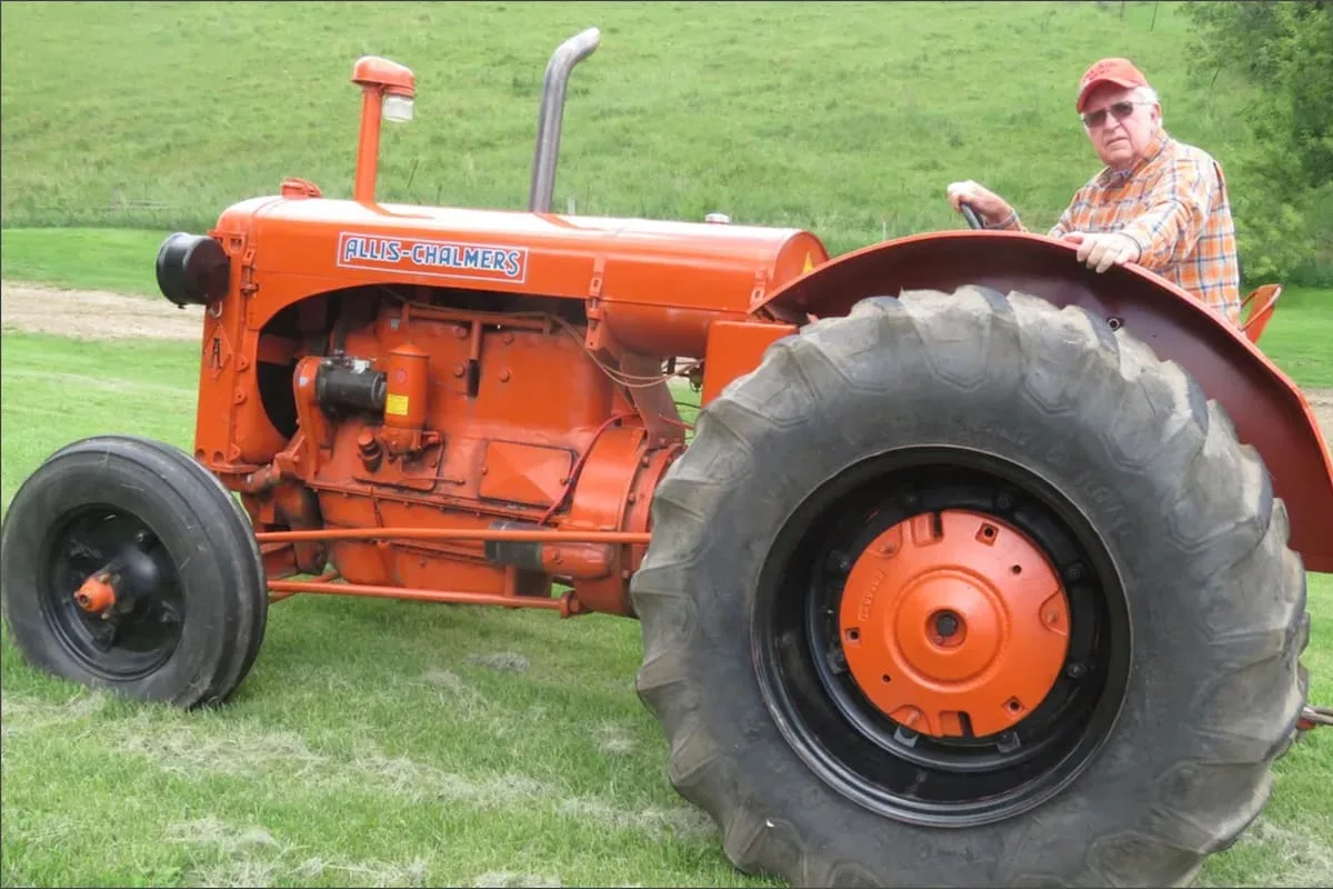 Compró un tractor de 1937 por US$3.500 y lo restauró: solo quedan 400 unidades