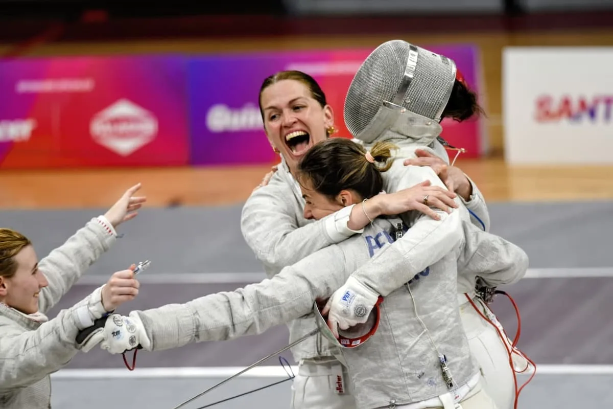 El equipo femenino argentino de sable ganó la medalla de oro.. Con Belén Pérez Maurice, que está de vuelta