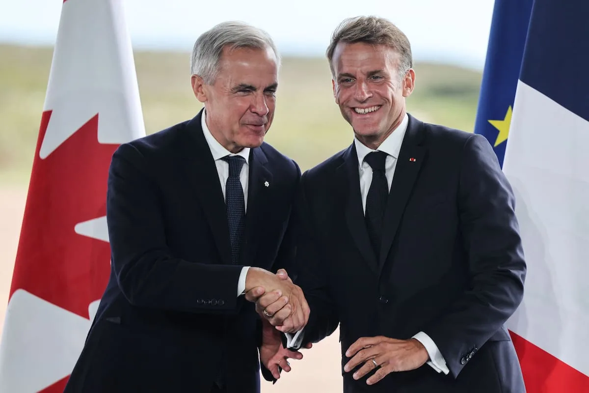 En medio de la tensión con Trump, Macron hace un inusual viaje a la única isla francesa en América del Norte y se reúne con Carney