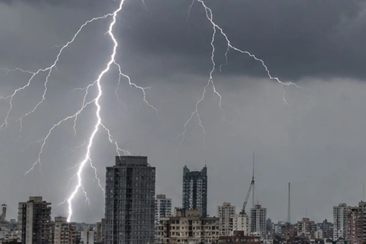 Se viene un choque térmico de 72 horas que traerá temperaturas de 30°C, alta actividad meteorológica, tormentas y ráfagas de hasta 70 km/h: las zonas afectadas