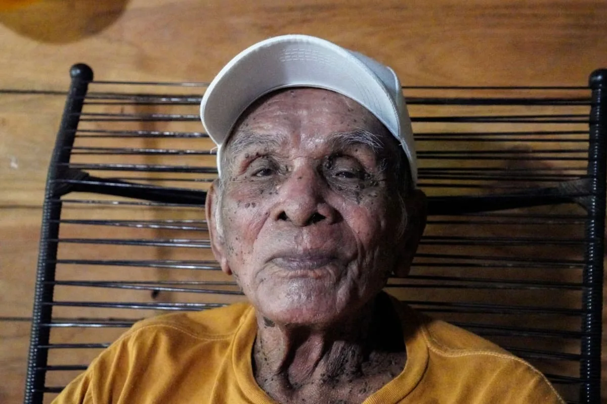 Tiene 119 años, trabajó en bananeras y aún juega al dominó: la vida del costarricense que busca un récord de longevidad