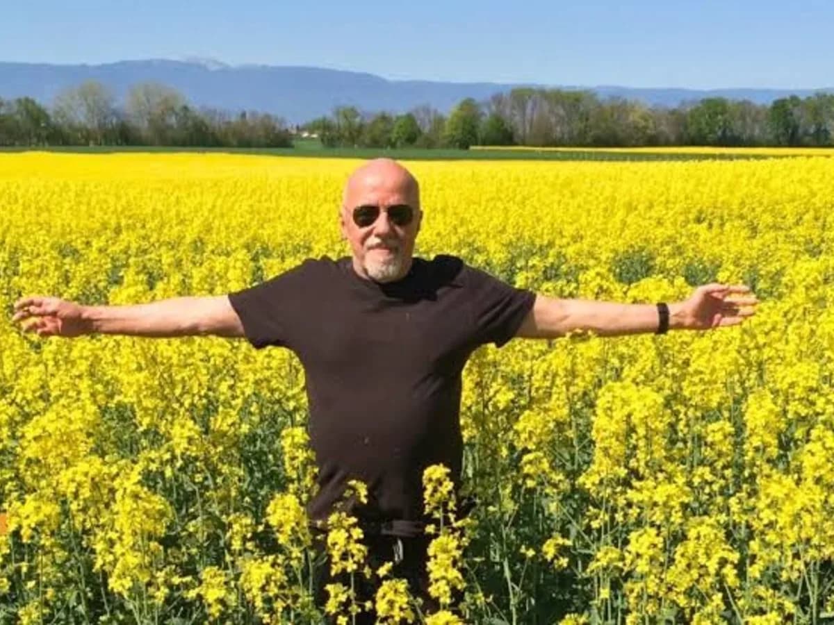 La reflexión de El Alquimista, de Paulo Coelho, sobre la felicidad: "Ningún corazón jamás sufrió cuando fue en busca de sus sueños, porque cada momento de búsqueda es un momento de encuentro con Dios y con la Eternidad"