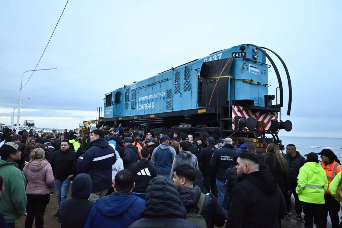 Tras casi 50 años: vuelve una locomotora a una vía que Cristina prometió reactivar y no cumplió