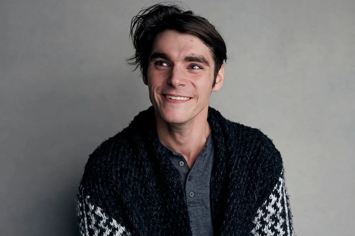 Giro en la muerte de RJ Mitte: el ultimátum de su prometida y el homenaje en Texas
