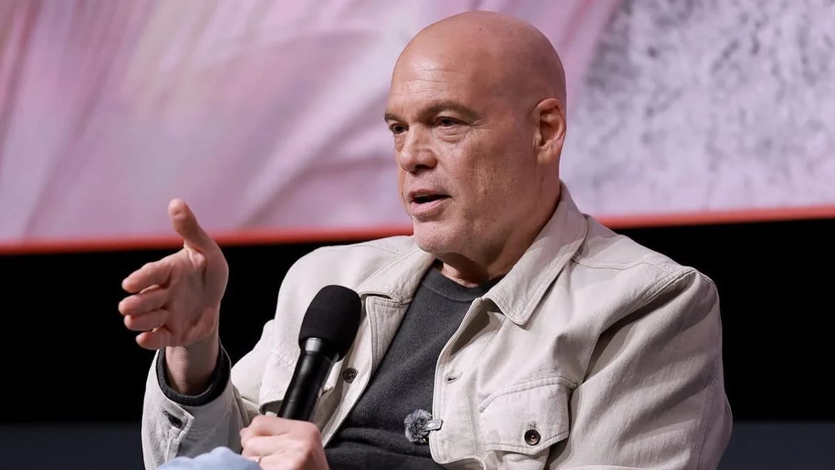Vincent D'Onofrio defiende a Deborah Ann Woll tras críticas de trolls por los atuendos en God of War Laufey