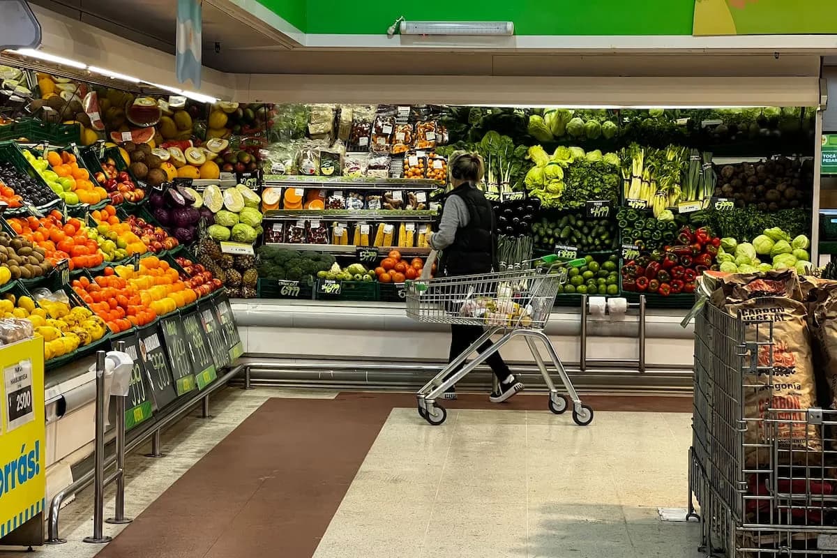 ¿Abren los supermercados, shoppings y comercios mañana, 28 de septiembre, por el Día del Empleado de Comercio?