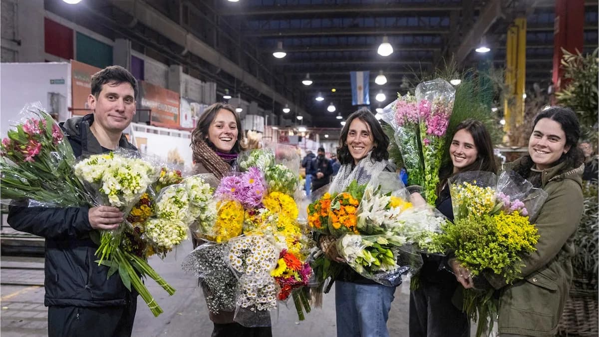 El mercado de flores: el mundo oculto que funciona sólo de madrugada