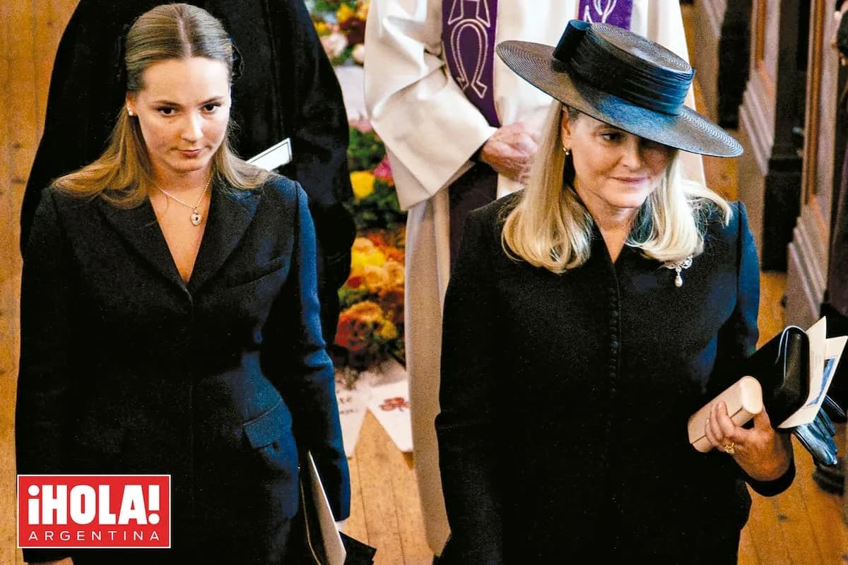 Otro último adiós. La familia real de Noruega despidió a la princesa Astrid, quien murió 14 días después del rey Harald
