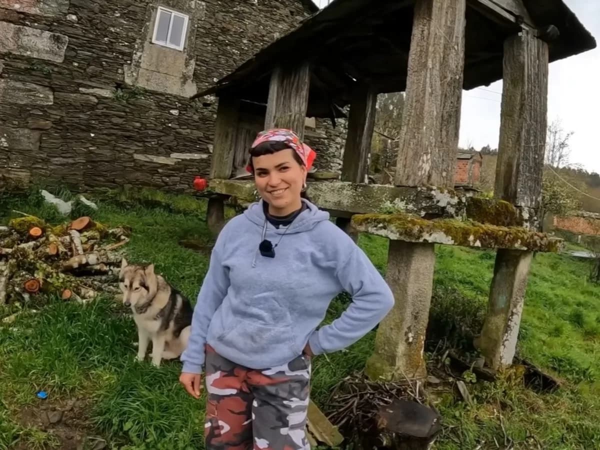 Lucía, 27 años, dejó Madrid para recuperar sola una casa de más de 100 años en un pueblo de 9 habitantes: "Me ha cambiado hasta la cara, me brillan los ojos"