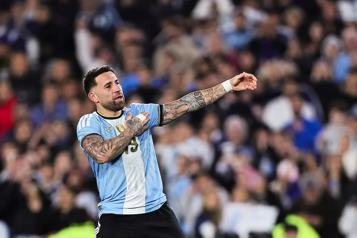 Otamendi se despidió de la selección con un gol y ovación en el Monumental