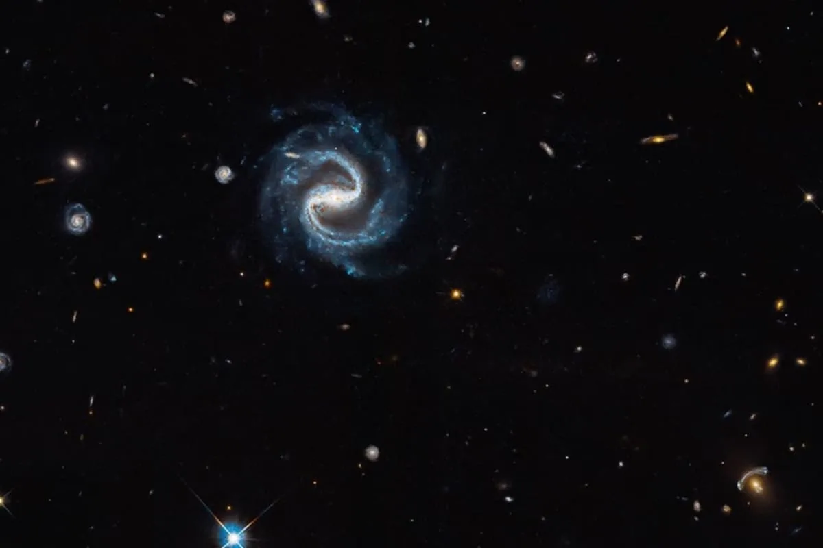 El Hubble captó dos galaxias a 4500 y 8000 millones de años luz para preparar al telescopio Roman
