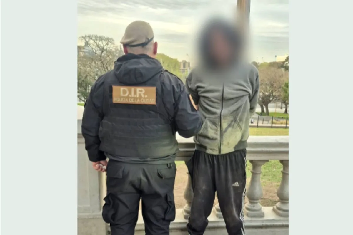 Condenaron a seis meses de prisión a un hombre por hacer exhibiciones obscenas delante de niños en la Plaza San Martín