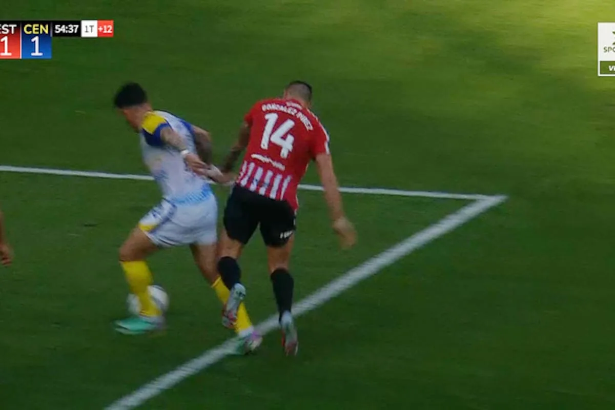 Se conocieron los audios del VAR de la Supercopa Internacional entre Estudiantes y Rosario Central, que terminó en un escándalo