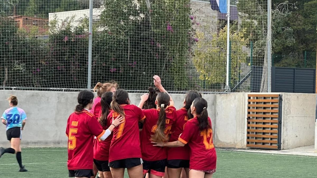 El club que reúne argentinos en Barcelona y tiene los infaltables: fútbol, choripán y el ritual familiar de los domingos