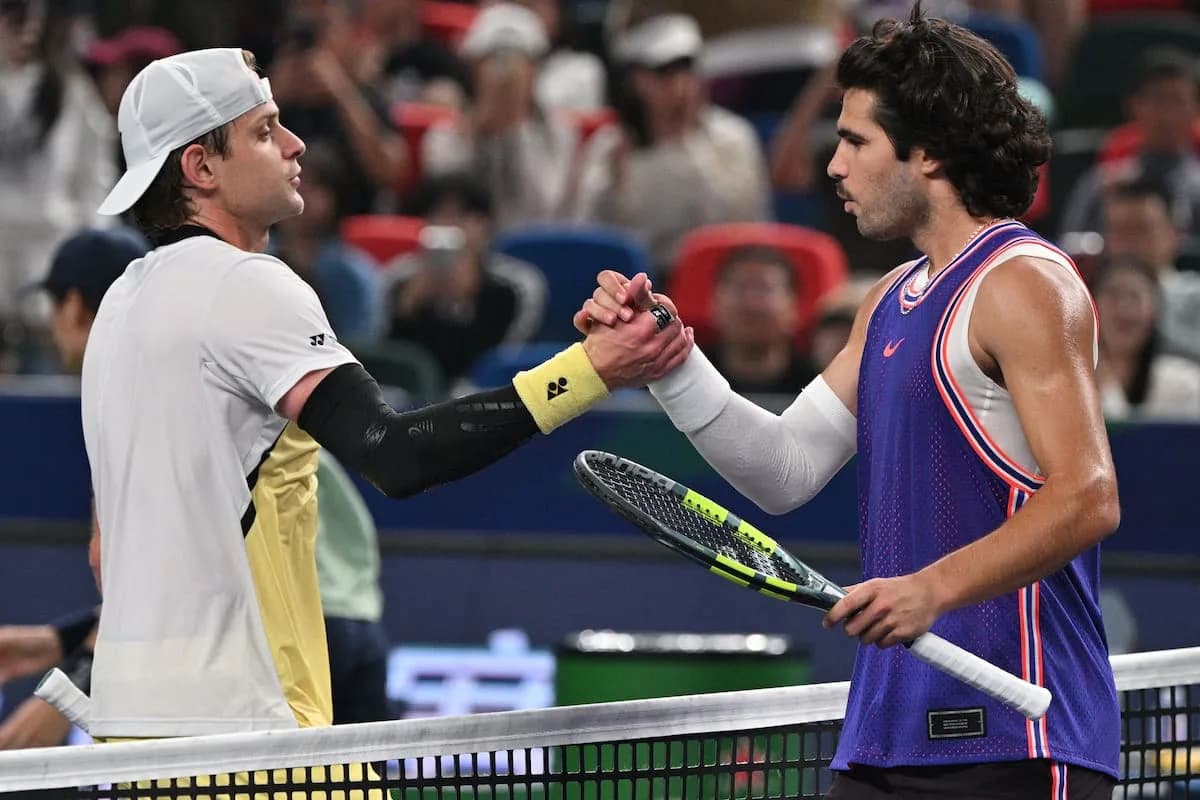 Alcaraz cayó en Shanghái y Zverev se aseguró el N° 1 de fin de año