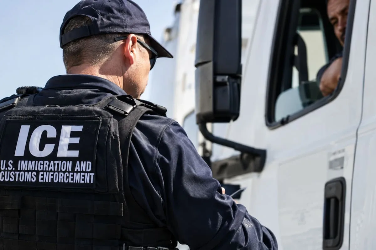 La norma sobre la validez de licencias de conducir que el ICE aprovecha para detener a trabajadores migrantes