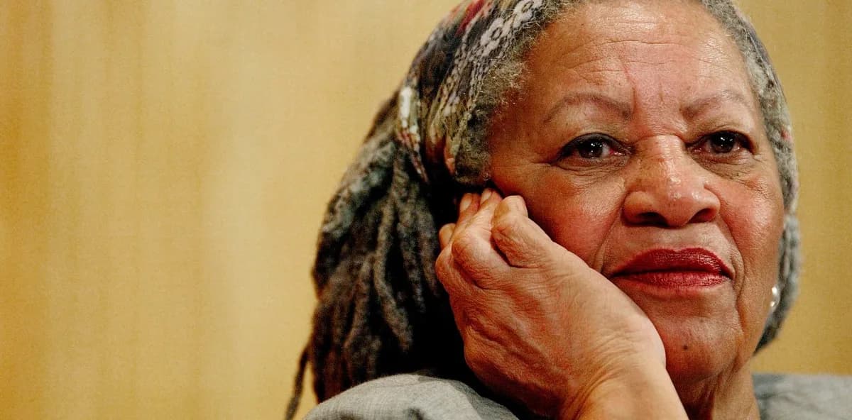 Toni Morrison y la frase del día: "Si vas a oprimir a alguien, tendrás que sujetar el otro extremo de la cadena"