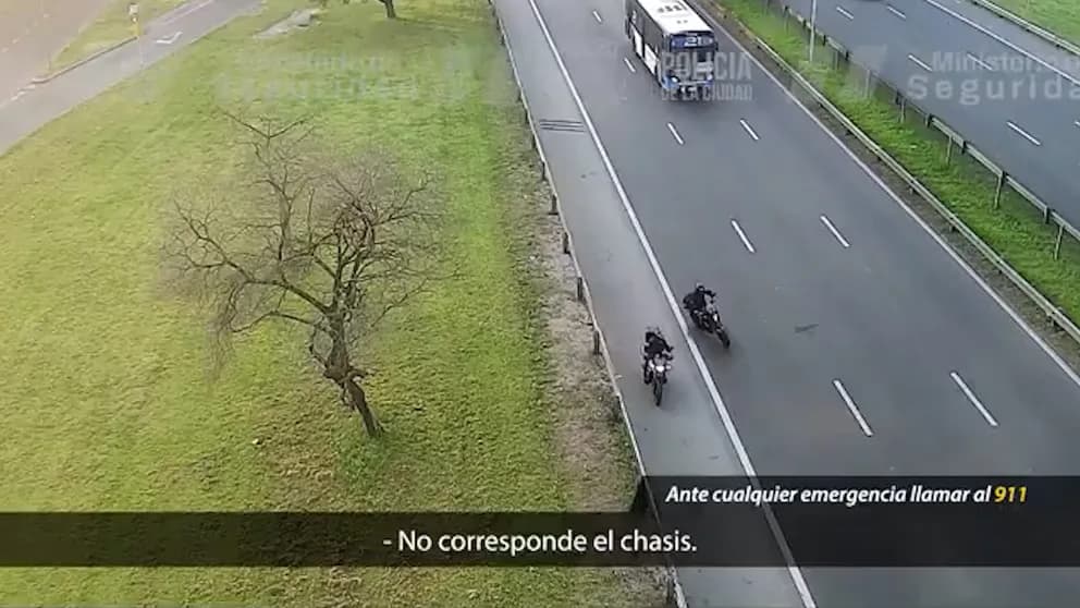Persecución en la General Paz: huyó en un auto robado y chocó contra cinco vehículos