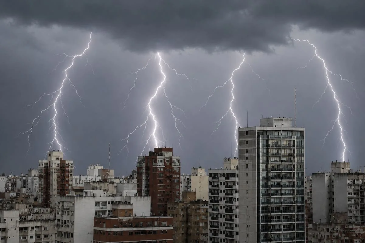 Se avecina un frente frío antártico de 72 horas que traerá días gélidos, inestabilidad, lluvias y ráfagas de hasta 100 km/h: las zonas afectadas