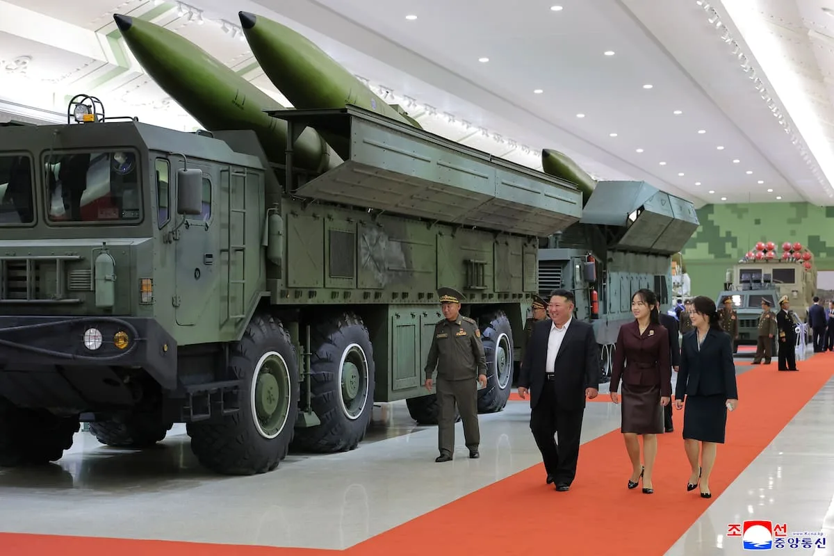 Kim Jong-un exhibe el misil Hwasong-20 capaz de llegar a EE.UU. antes de una posible cumbre con Trump